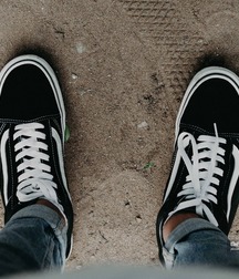 black and white shoes 5ceccdd387d38.jpg