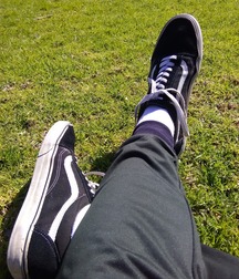 black and white shoes 5ceccddfd4025.jpg