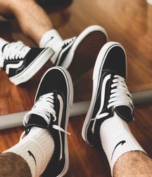 black and white shoes 5ceccde1370b1.jpg