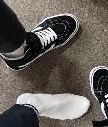 black and white shoes 5ceccde44608a.jpg