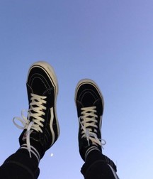 black and white shoes 5ceccdeb64ee4.jpg