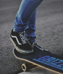 black and white shoes 5ceccded122cc.jpg