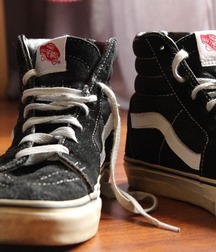 black and white shoes 5ceccdf0122cb.jpg