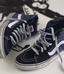 black and white shoes 5ceccdf194cdf.jpg