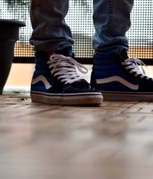 black and white shoes 5ceccdf38b522.jpg