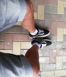 black and white shoes 5cecce07ac5f1.jpg