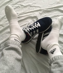 black and white shoes 5cecce12c52e0.jpg