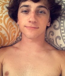 gay boys 5a4ef737009d0.jpg