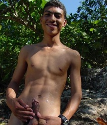 LEONEL - Horsehung and Handsome Latino 5b3746a7f2032.jpg