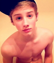 KissMe's ToplessBoys 5a94fee82be28.jpg