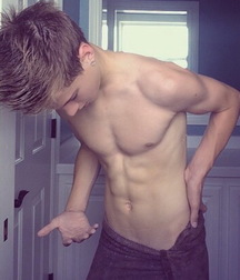 KissMe's Bods904 5a950639d07bf.jpg