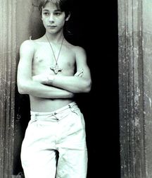 THE BOYISH ACT 59f9e36f6dc61.jpg