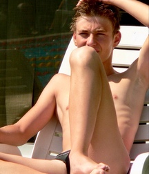 Beautiful twink legs  5bd5909a58c7b.jpeg