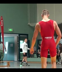 Buff wrestlers  5ad03b4cd4884.jpg
