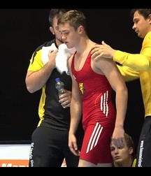 Buff wrestlers  5ad03b5718ae1.jpg