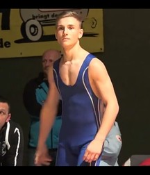 Buff wrestlers  5ad03b5c2a735.jpg