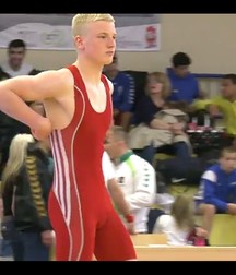 Buff wrestlers  5ad03b64c01cd.jpg