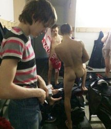 Lockers and showers  5b138114a2f93.jpg