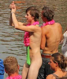 Nice guys 3  5a99d9c40bd0a.jpg