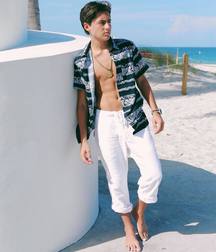 Hot idols 1: Isaak Presley 5d93917f2ba37.jpg