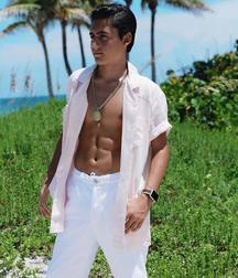 Hot idols 1: Isaak Presley 5d9391822293c.jpg