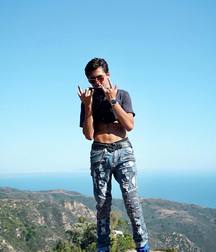 Hot idols 1: Isaak Presley 5d9391886cab5.jpg
