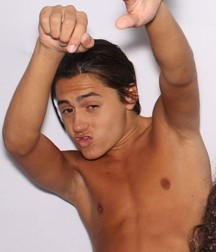 Hot idols 1: Isaak Presley 5d93919c47728.jpg