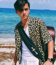 Hot idols 1: Isaak Presley 5d9391a88786d.jpg