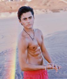 Hot idols 1: Isaak Presley 5d9391ba4512c.jpg