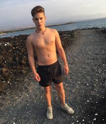 Hot Idols: Ricardo Hurtado 5d9422f59912e.jpg