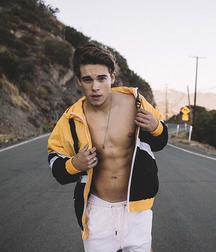 Hot Idols: Ricardo Hurtado 5d9422fa5e837.jpg