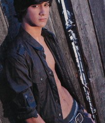 Hot Idols: Avan Jogia 5d942860e0d38.jpg