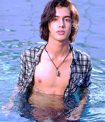 Hot Idols: Avan Jogia 5d94286575ca6.jpg