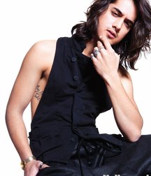 Hot Idols: Avan Jogia 5d94286774a76.jpg