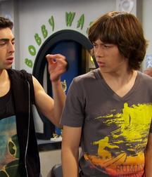 Hot Idols: Leo Howard 5d942ae935ce7.jpg