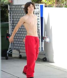 Hot Idols: Leo Howard 5d942af57b564.jpg