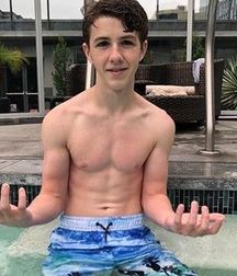 Hot Idols: Ethan Wacker 5d943b0d6594a.jpg