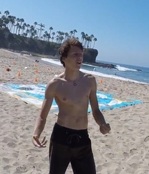 Hot Idols: Jacob Bertrand 5d94c7f96cece.jpg