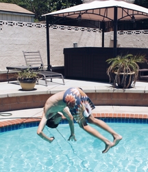 Hot Idols: Jacob Bertrand 5d94c8085f2c1.jpg