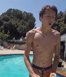 Hot Idols: Jacob Bertrand 5d94c8900f1a1.jpg