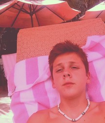 Hot Idols: Jacob Bertrand 5d94c8b2d3152.jpg