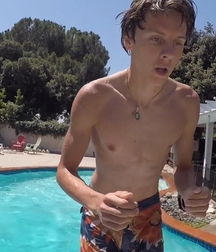 Hot Idols: Jacob Bertrand 5d94c8c2c54e5.jpg