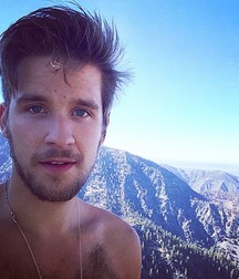 Hot Idols: Devon Werkheiser 5d9568bdf211a.jpg
