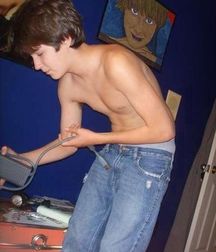 Hot Idols: Devon Werkheiser 5d9568e0ec096.jpg
