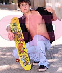 Hot Idols: Devon Werkheiser 5d95690135c06.jpg