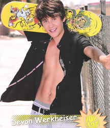 Hot Idols: Devon Werkheiser 5d95690bcadb9.jpg