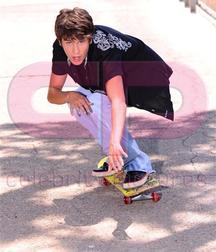 Hot Idols: Devon Werkheiser 5d95693d052c4.jpg