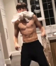Hot Idols: Asher Angel 5d958b9862652.jpg