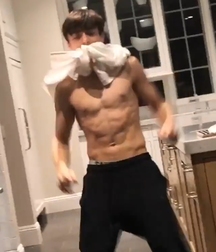 Hot Idols: Asher Angel 5d958b9e4c175.jpg