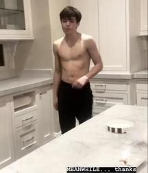 Hot Idols: Asher Angel 5d958ba3345be.jpg